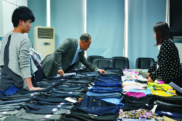 公司舉辦2014年春夏服裝新款選品會